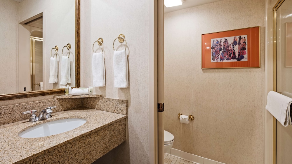 Standard Room, 1 Queen Bed, Non Smoking, Refrigerator & Microwave (Pet Friendly) - Photo 5