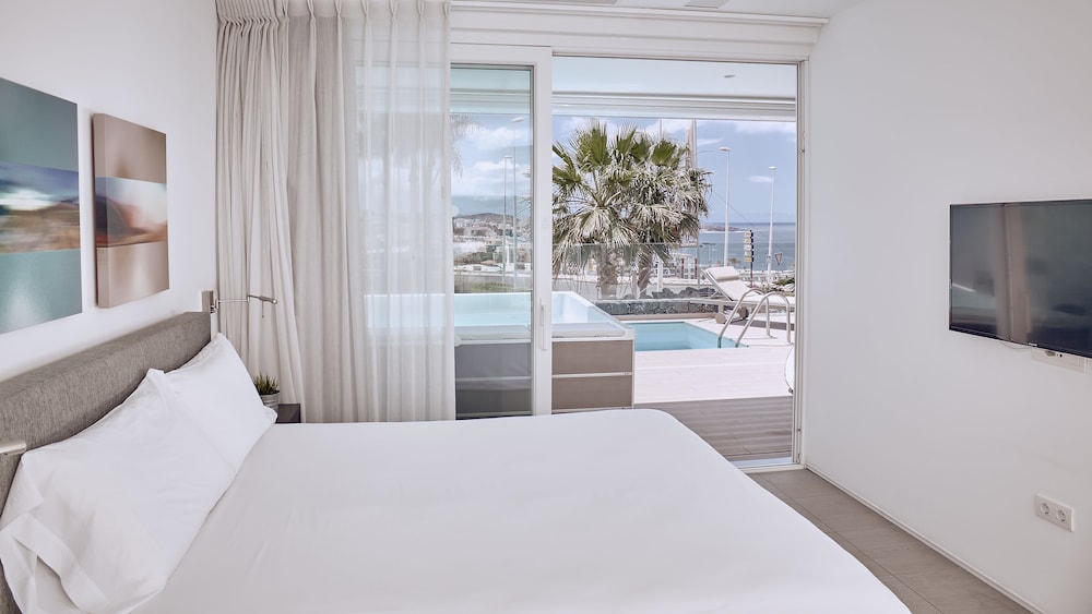 Suite, 3 Bedrooms, Private Pool, Sea View (Infinity Mar, Jacuzzi) thumbnail 6
