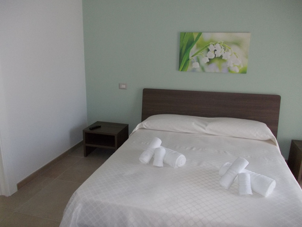 Standard Double or Twin Room, Balcony, Garden View