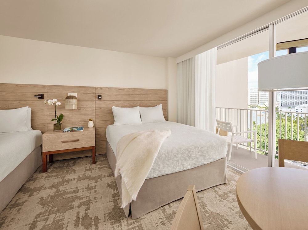 Room, 2 Queen Beds, Bathtub Grab Bars