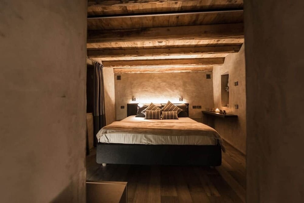 Honeymoon Suite, 1 Bedroom, Jetted Tub photo 2