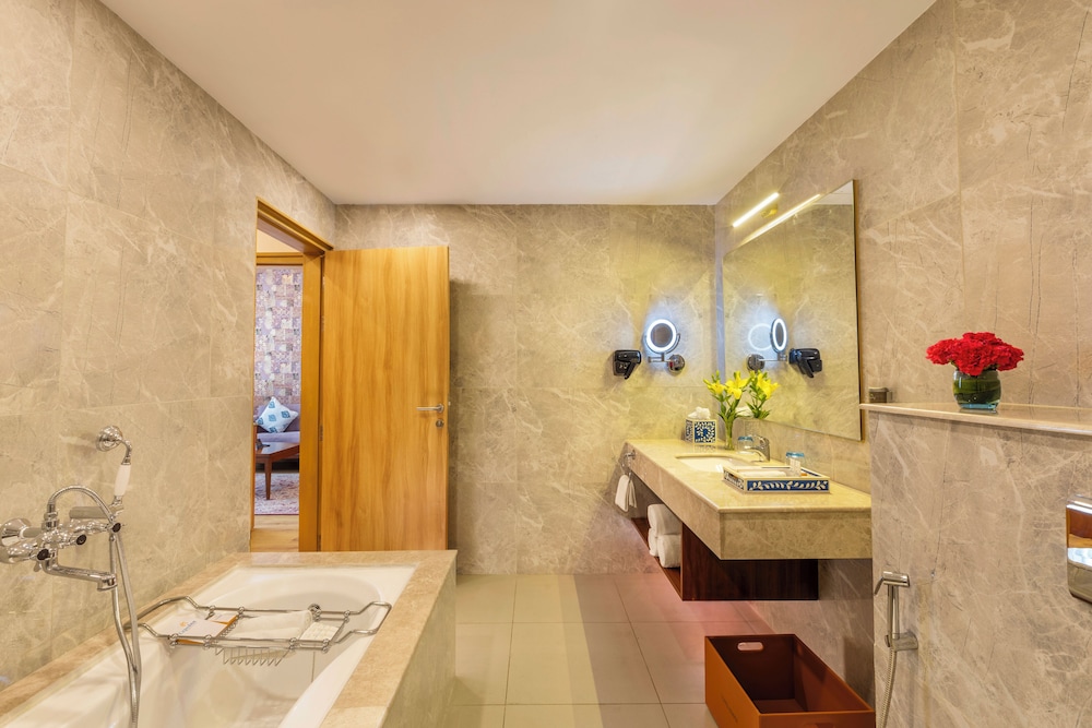 Deluxe Suite - Photo 2