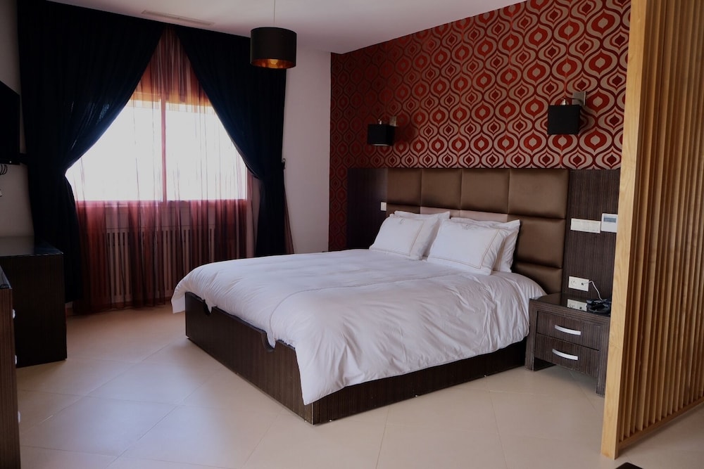Deluxe Suite photo 2