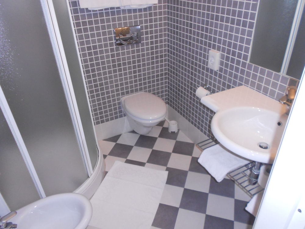 Double Room - Photo 20