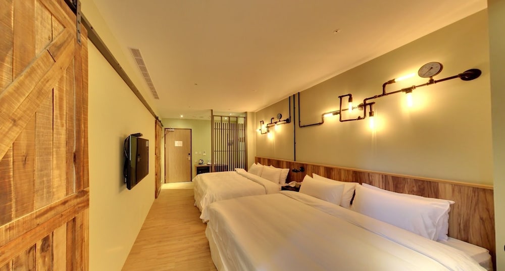 Standard Quadruple Room, 2 Double Beds photo 2