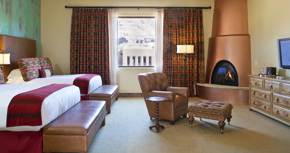 Premium Room, 2 Queen Beds (Kiva) - Photo 1