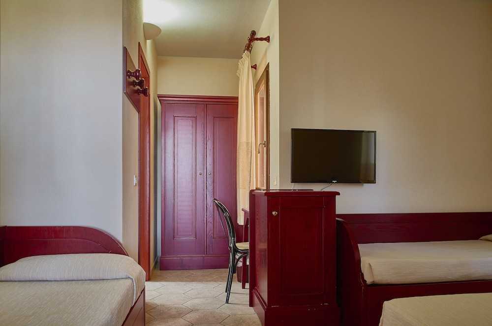 Quadruple Room - Photo 3