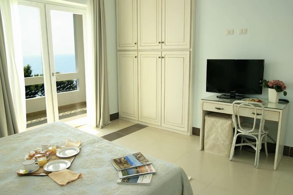 Double Room, Sea View - Photo 7