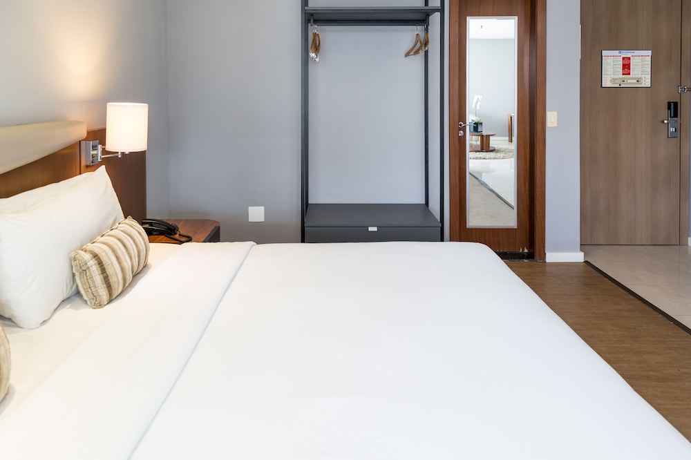 Suite, 1 King Bed (Master) photo 3