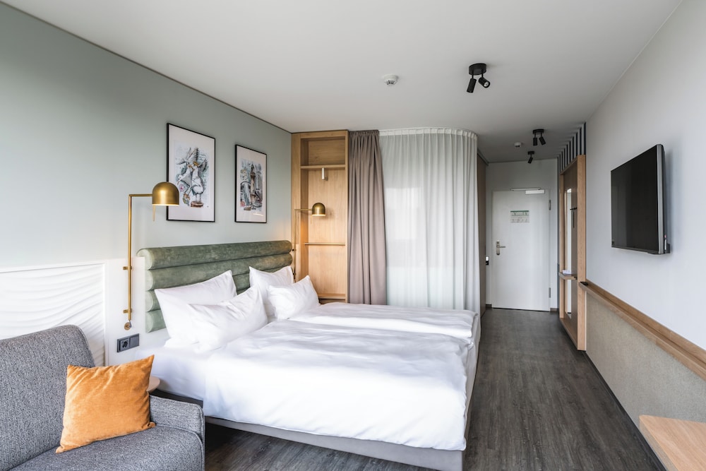 Double room lateral sea view thumbnail 5