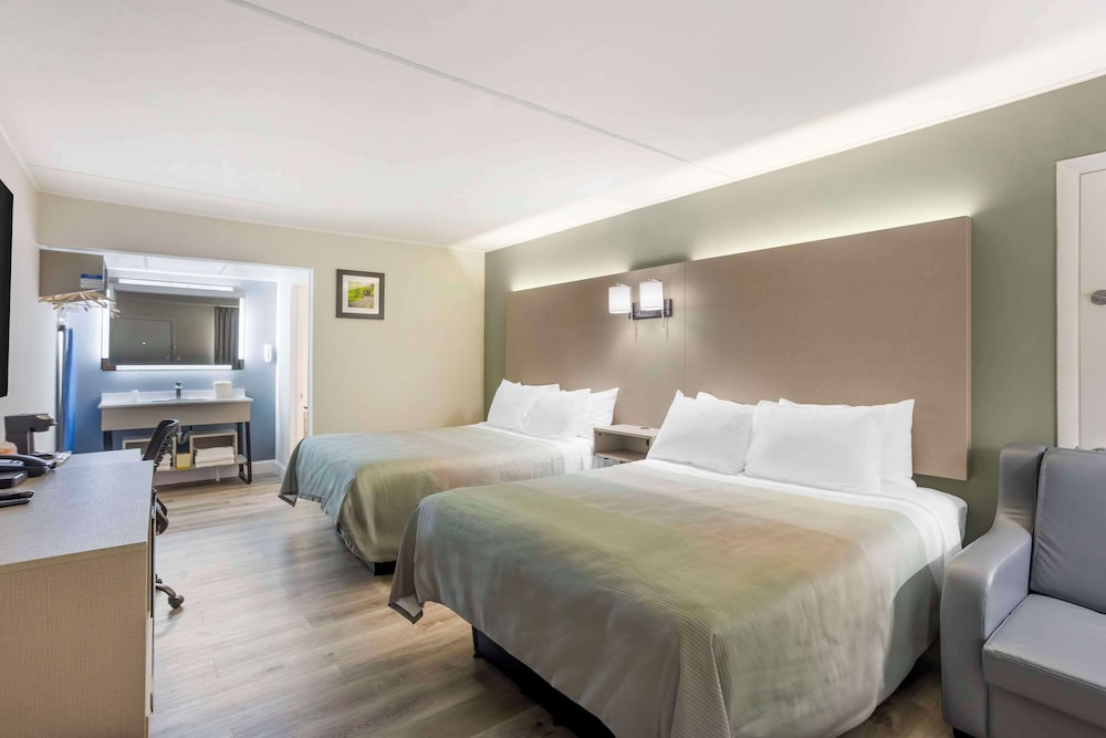 Room, 2 Queen Beds photo 2