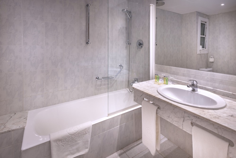 Family Triple Room - Photo 6