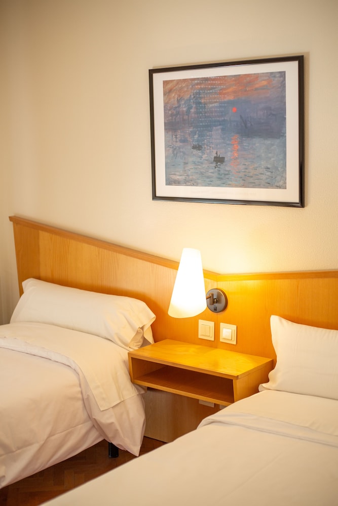 Basic Twin Room