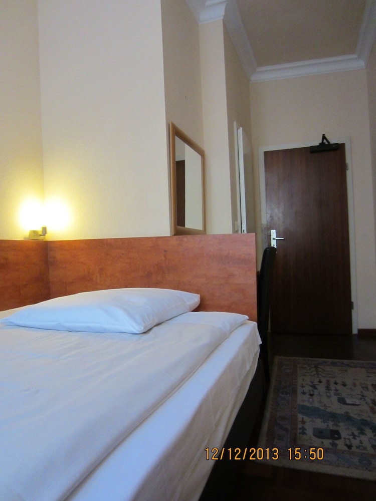 Standard Single Room with shower and shared toilette