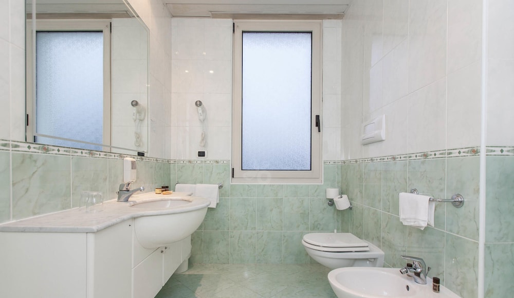 Standard Double or Twin Room - Photo 4