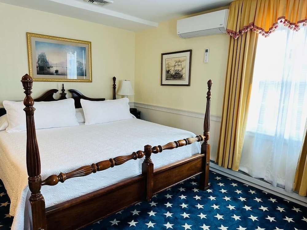 Suite, 1 King Bed with Sofa bed (No Pets) - Photo 2