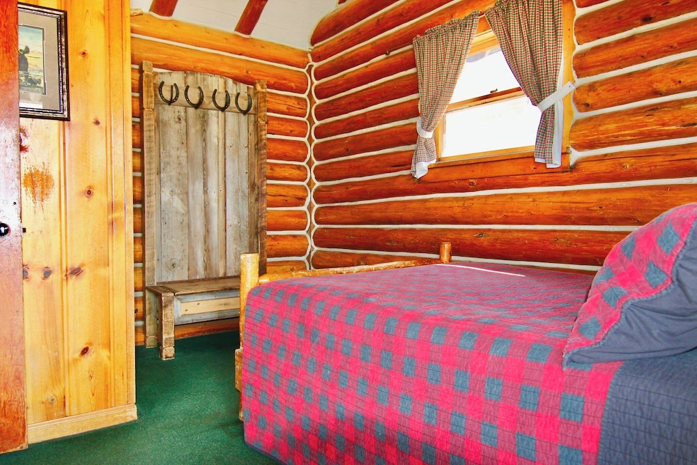 Cabin, 2 Double Beds (Rustic, bathroom) photo 1