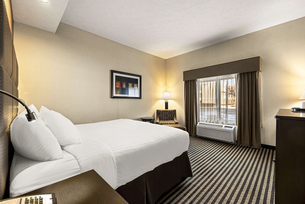 Room, 1 King Bed, Accessible - Photo 3