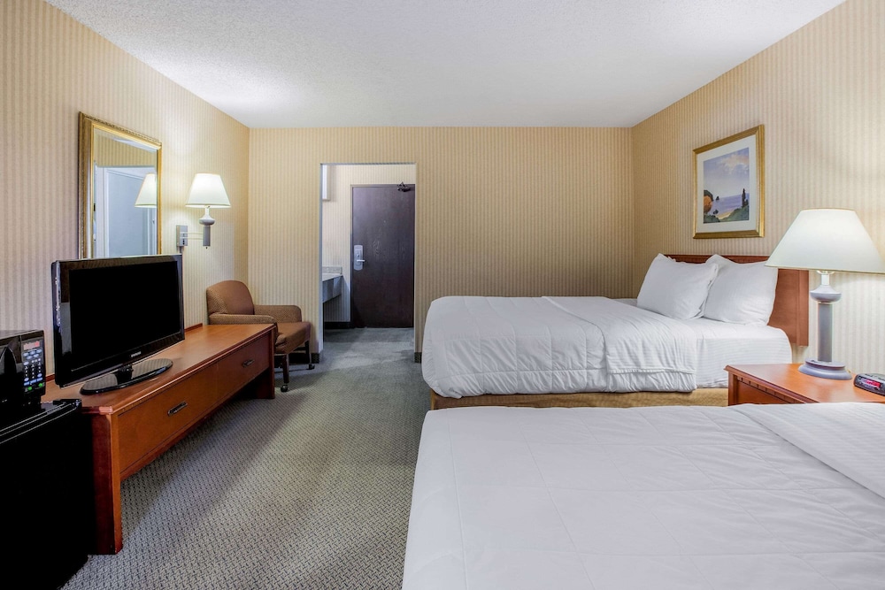 Room, 2 Double Beds, Non Smoking - Photo 1