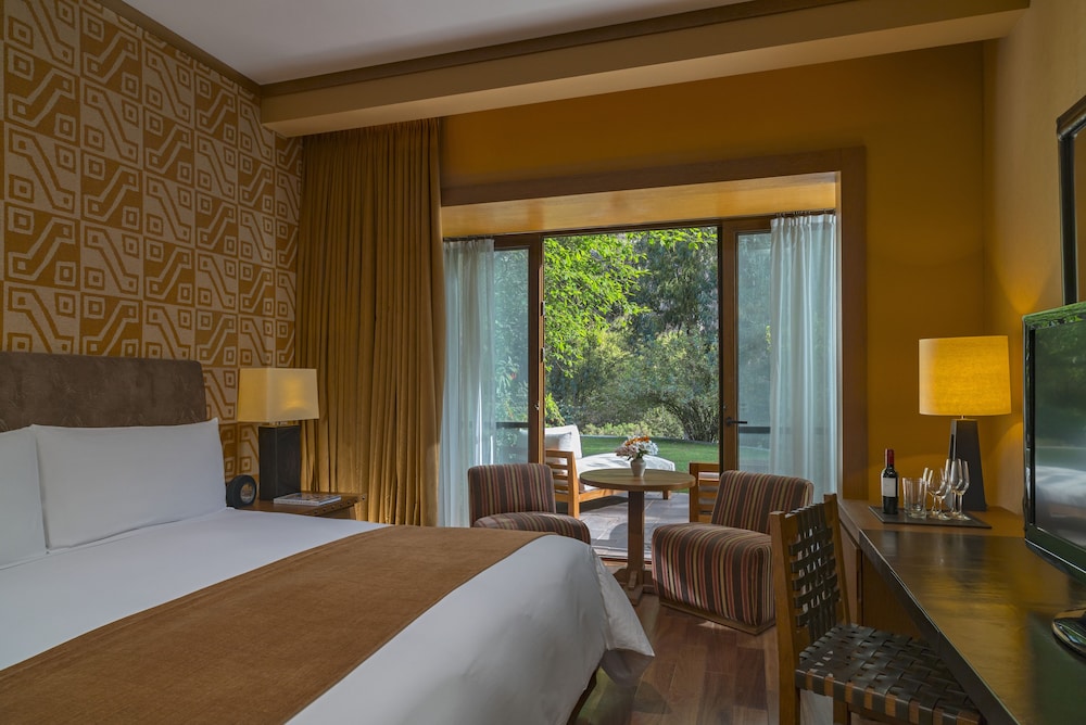 Senior Suite, 1 King Bed photo 2
