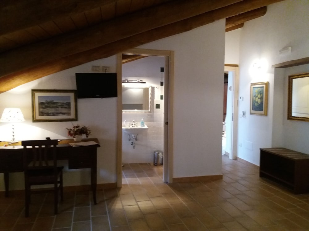 Double Room - Photo 4