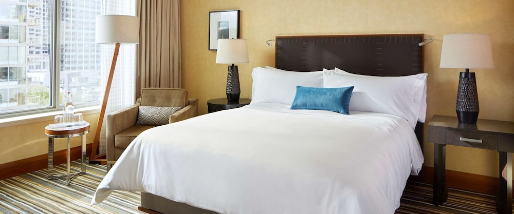 Premium Room, 1 King Bed, City View