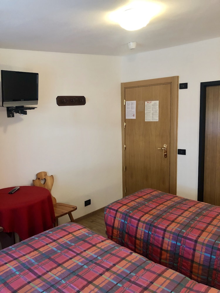 Standard Double Room, 2 Twin Beds, Garden View photo 3