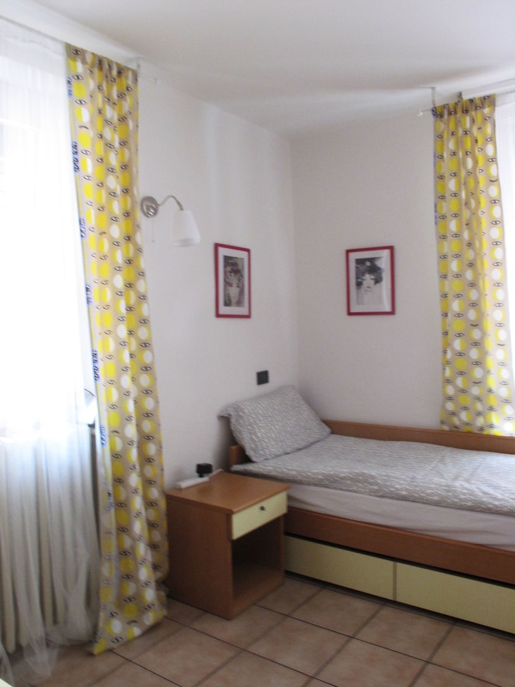 Basic Apartment, Kitchen