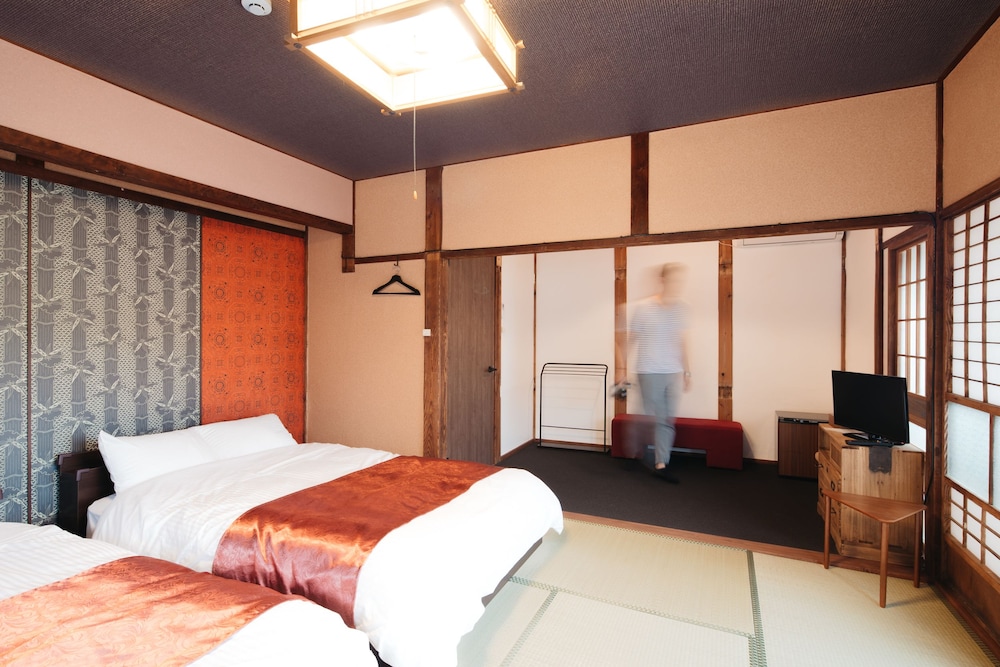 Twin Room, 2 Bedrooms ( 201 ) photo 2