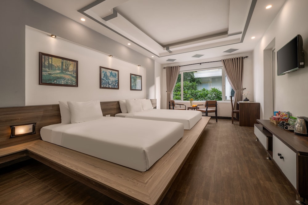 Deluxe Triple Room, Balcony, Pool View photo 1