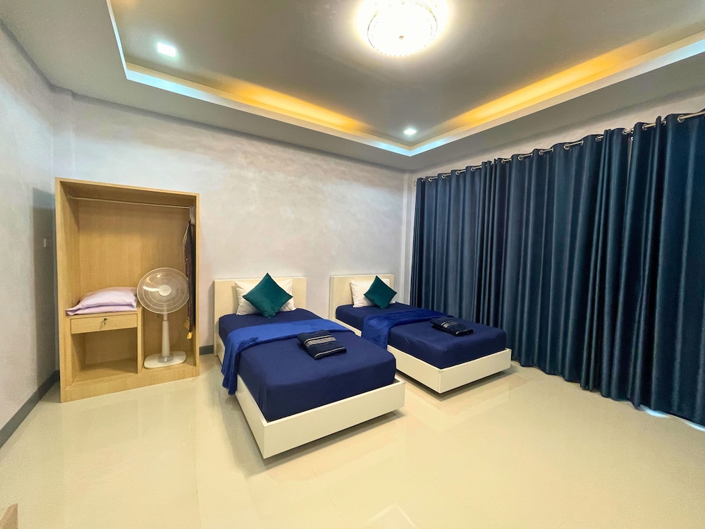 Deluxe Double Room, 2 Twin Beds - Photo 8