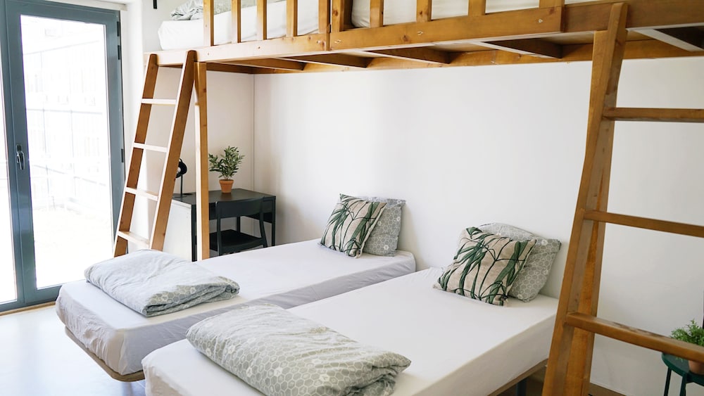 Bed in 4 mix Dorm w/Balcony and private wc photo 2