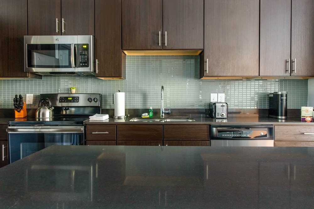 1 Bed | 1 Bath Suite with Balcony Accessible photo 3