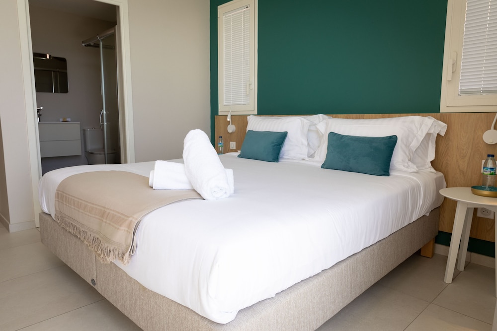 Family Villa, 4 Bedrooms, Sea View, Oceanfront photo 3