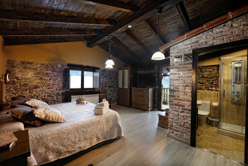 Superior Double Room, 1 King Bed, Terrace photo 3