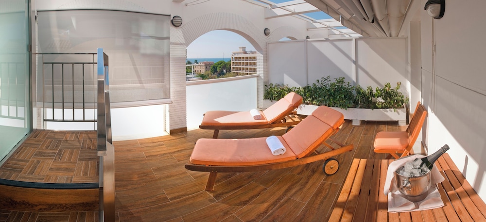 Studio Suite, 1 King Bed, Hot Tub - Photo 3