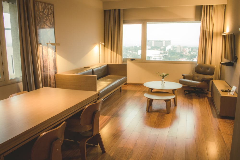 Suite, 1 King Bed, Non Smoking (King Bed) photo 2