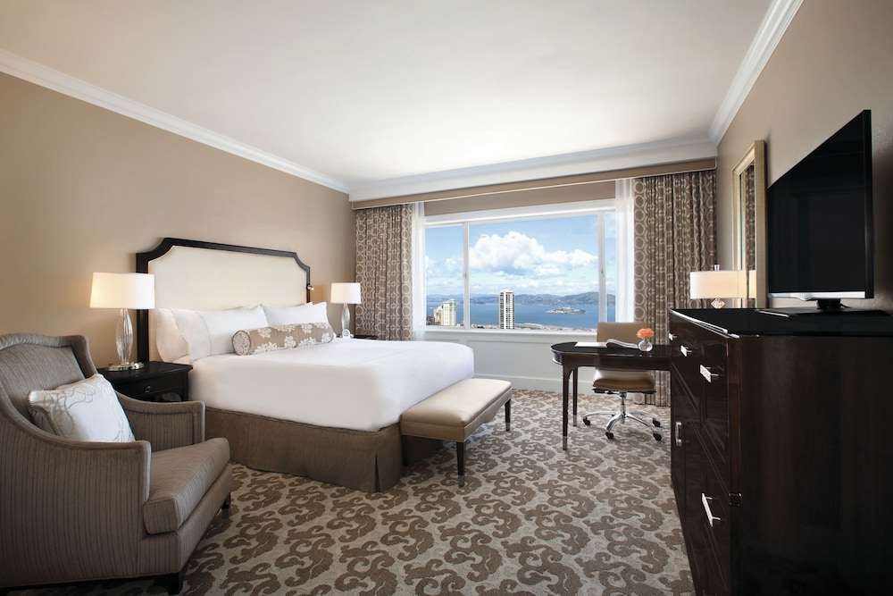 Signature Room, 1 King Bed, Mobility Accessible, Bathtub (Skyline)