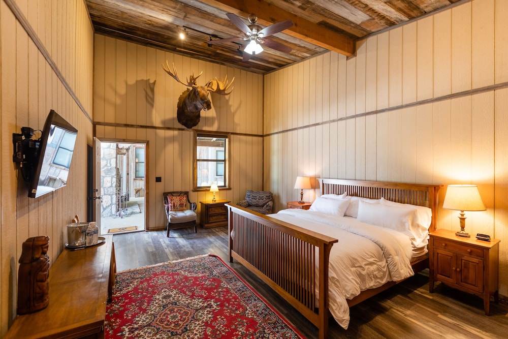 Signature Cabin photo 1