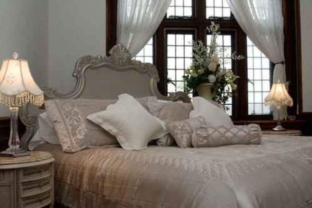 Suite, Private Bathroom, Garden View (Queen Antoinette Suite) photo 2