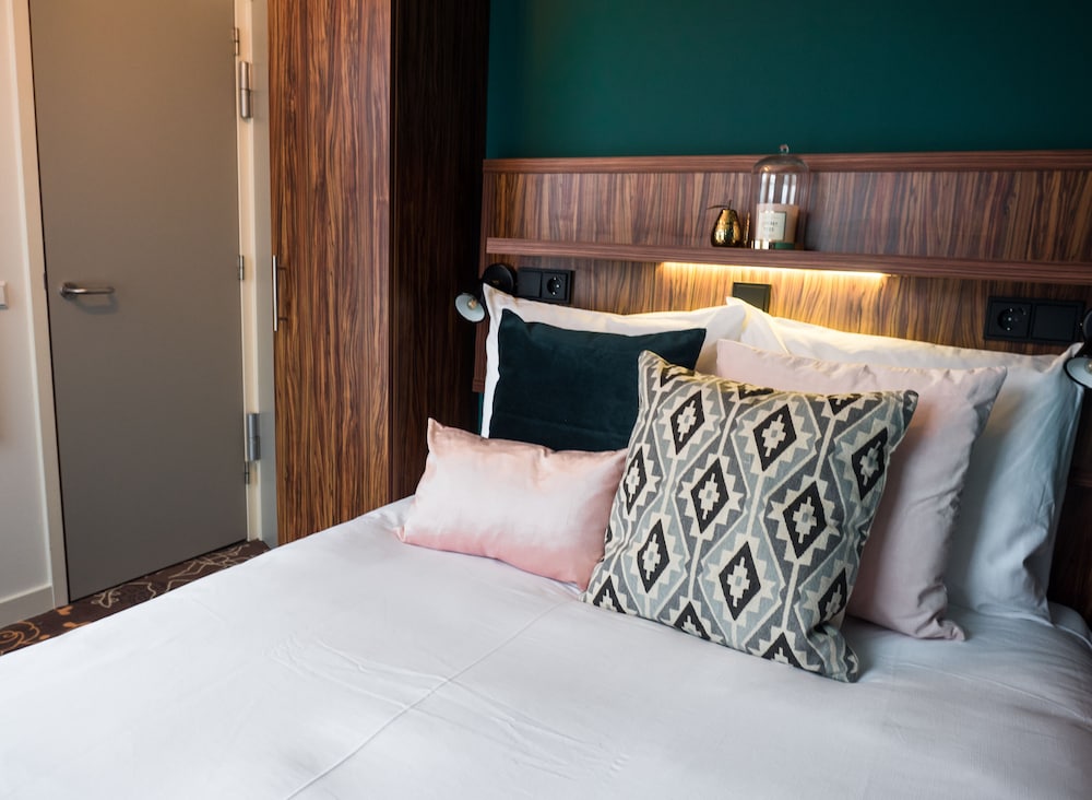 Basic Room, 1 Queen Bed