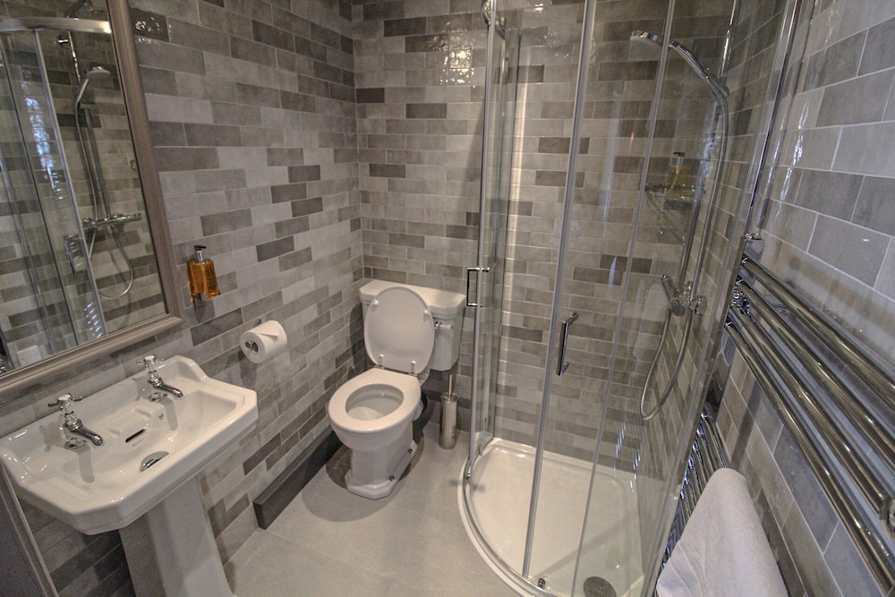 Superior Double Room, Ensuite - Photo 13
