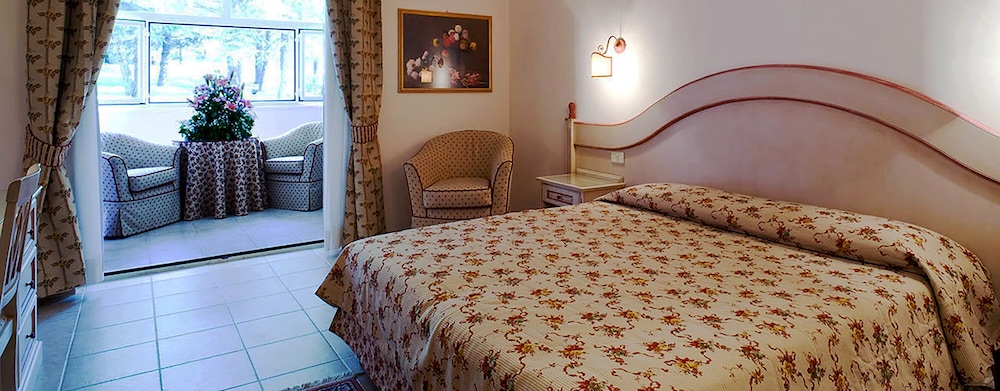 Family Room, 1 Bedroom photo 2