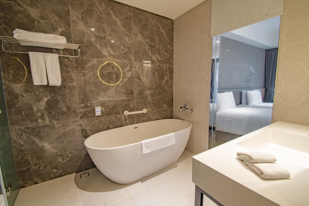 Standard Twin Room - Photo 6