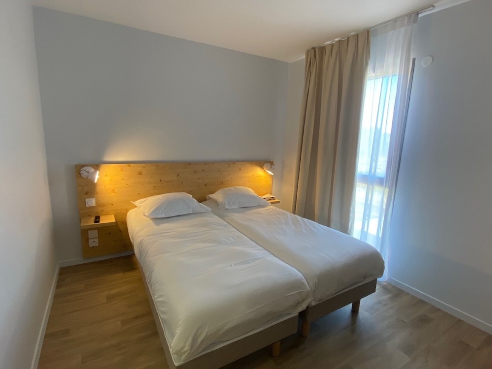 Standard Twin Room - Photo 2