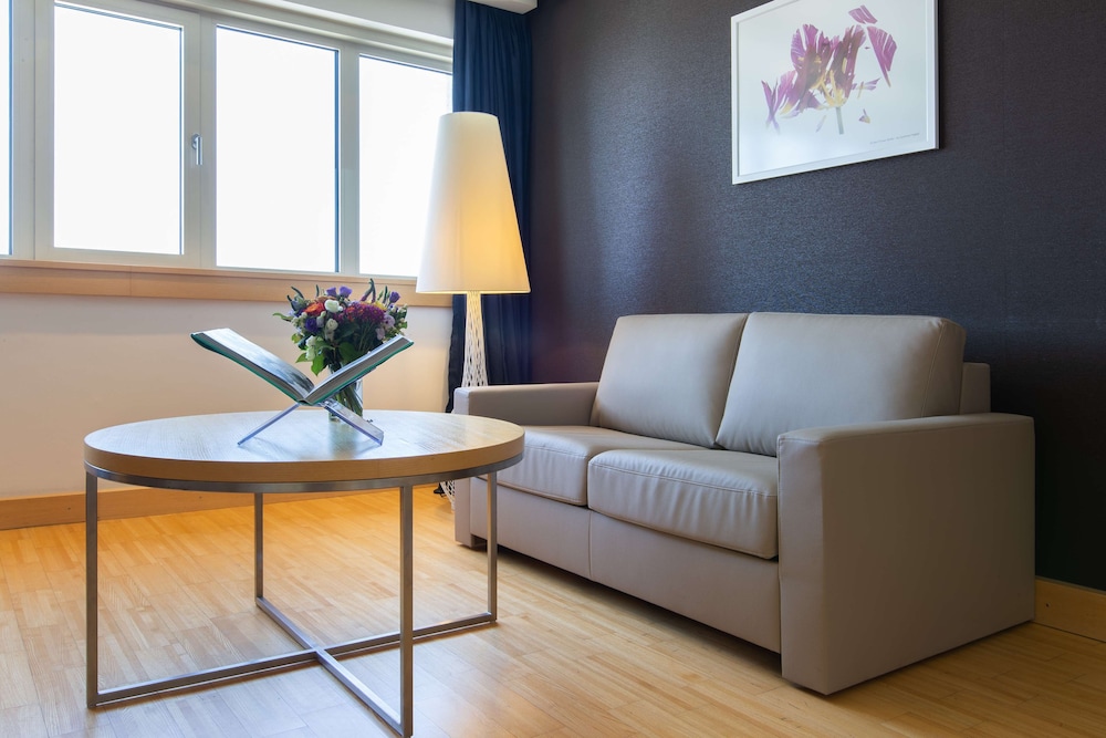 Suite, 1 Bedroom, Park View thumbnail 5