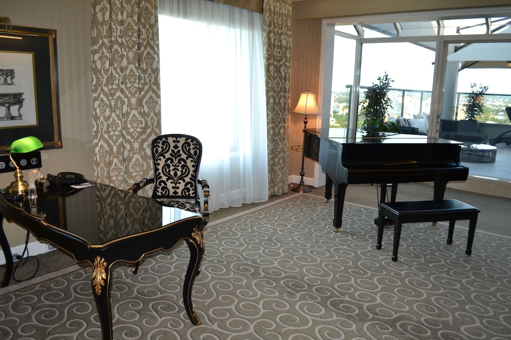 Stamford Suite - Photo 6