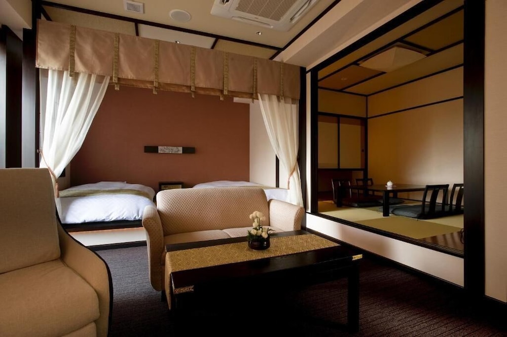 Japanese Western Style Twin Room with Japanese Futon and Private Open-air Bath, Non-Smoking photo 2