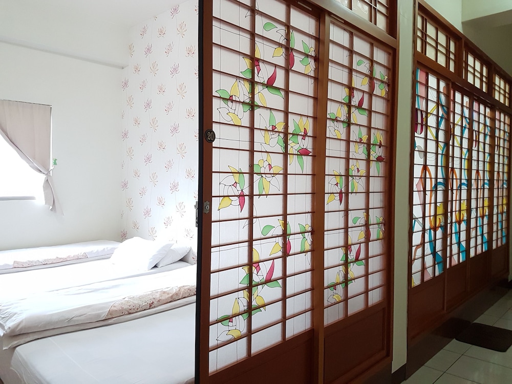 Economy Quadruple Room, 2 Double Beds, Non Smoking photo 3
