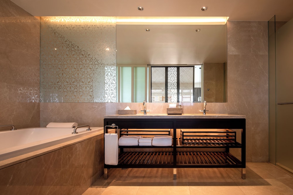 Suite, 1 Bedroom, Club Lounge Access (Hua Hin) - Photo 6